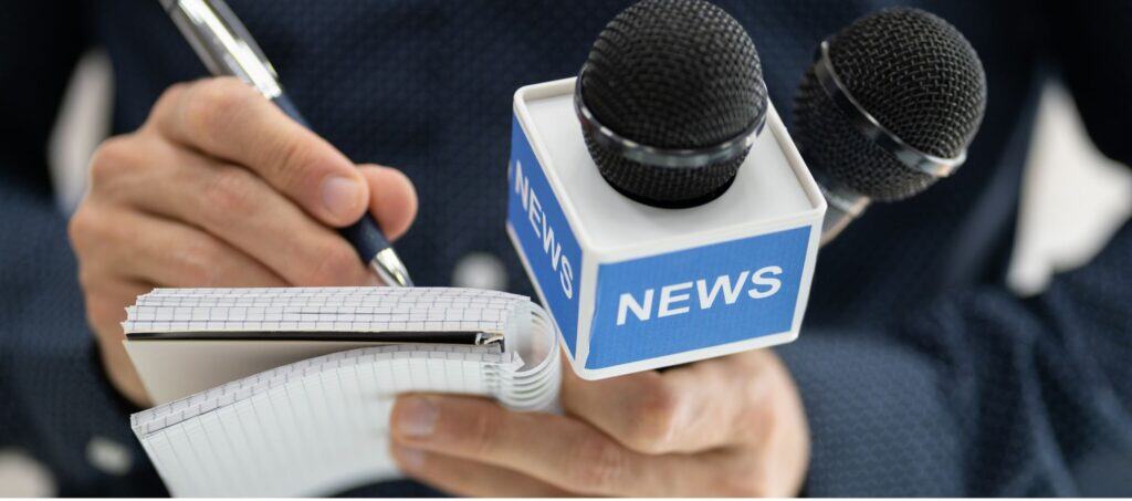 Epstein Akte - Mikrofon und Stift und Zettel